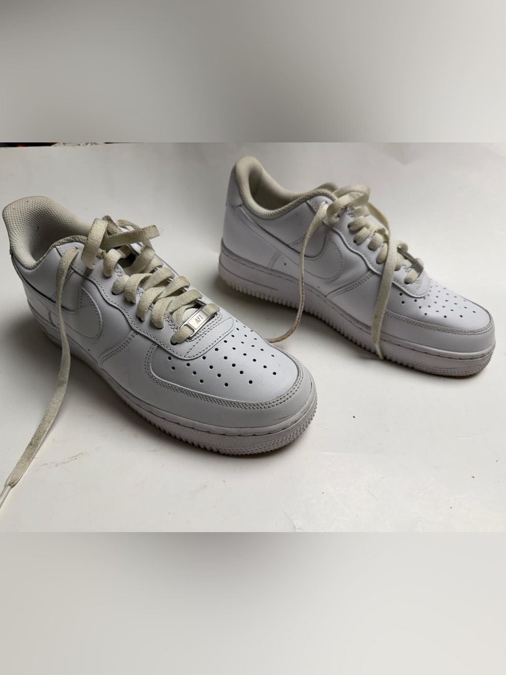 Nike Men's White Athletic Sneakers - Classic Low-Top
